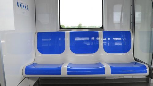băn ghế cho hành khách thuộc diện ưu tiện ở gần cửa lên xuống của tàu