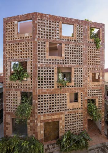 00 Bat Trang House 02 Ceramic brick facade
