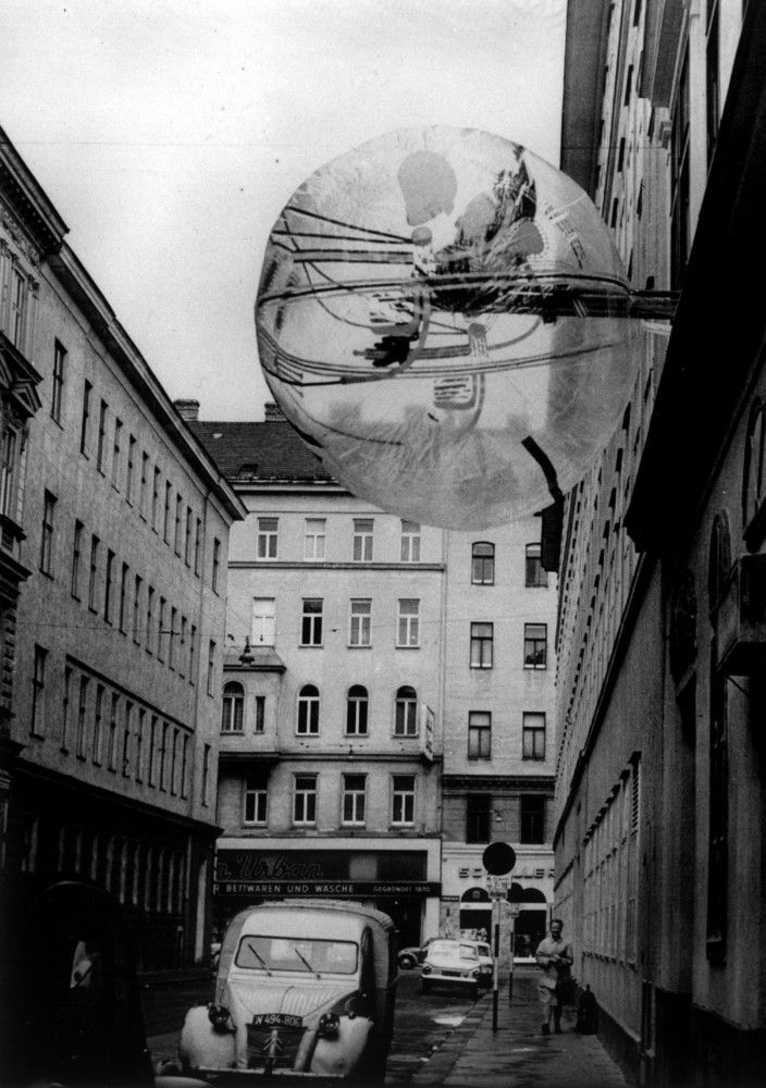 300 Ballon für Zwei Apollogasse Wien 1967 c Haus Rucker Co Gerald Zugmann
