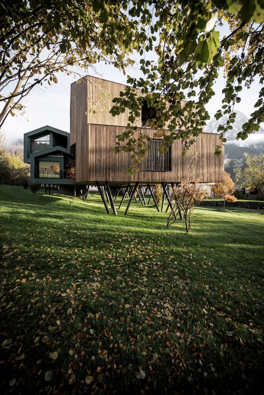 floris-hotel-extension-noa-south-tyrol-italy-architecture_dezeen_2364_col_14-scaled-2-1000x2000.jpg