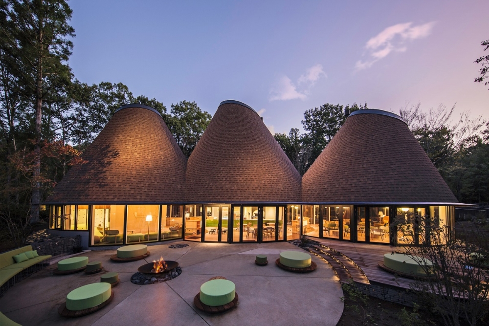 pokopoko-clubhouse-risonare-hotel-nasu-japan-klein-dytham-architecture_dezeen_2364_col_0-1-1000x1000.jpg