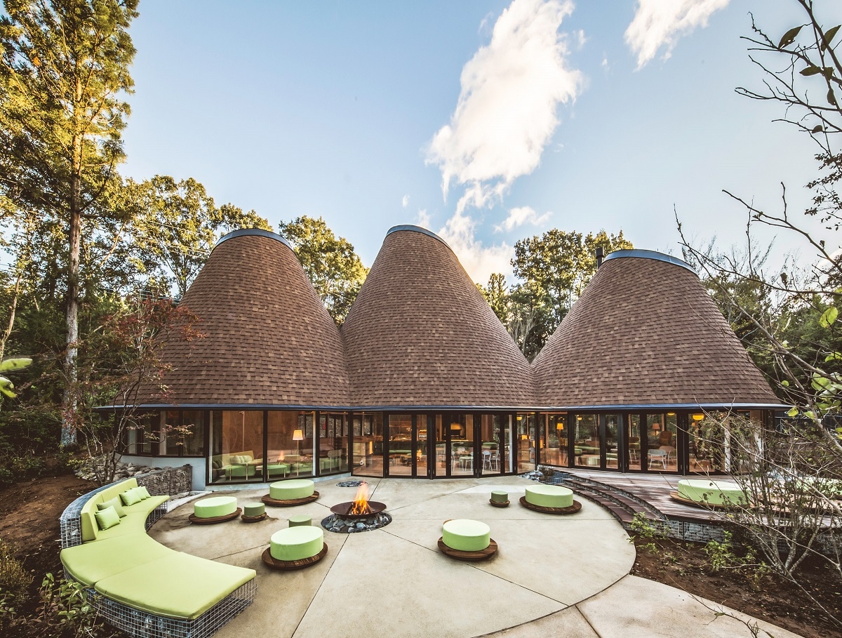 pokopoko-clubhouse-risonare-hotel-nasu-japan-klein-dytham-architecture_dezeen_2364_col_1-2-2000x2000.jpg