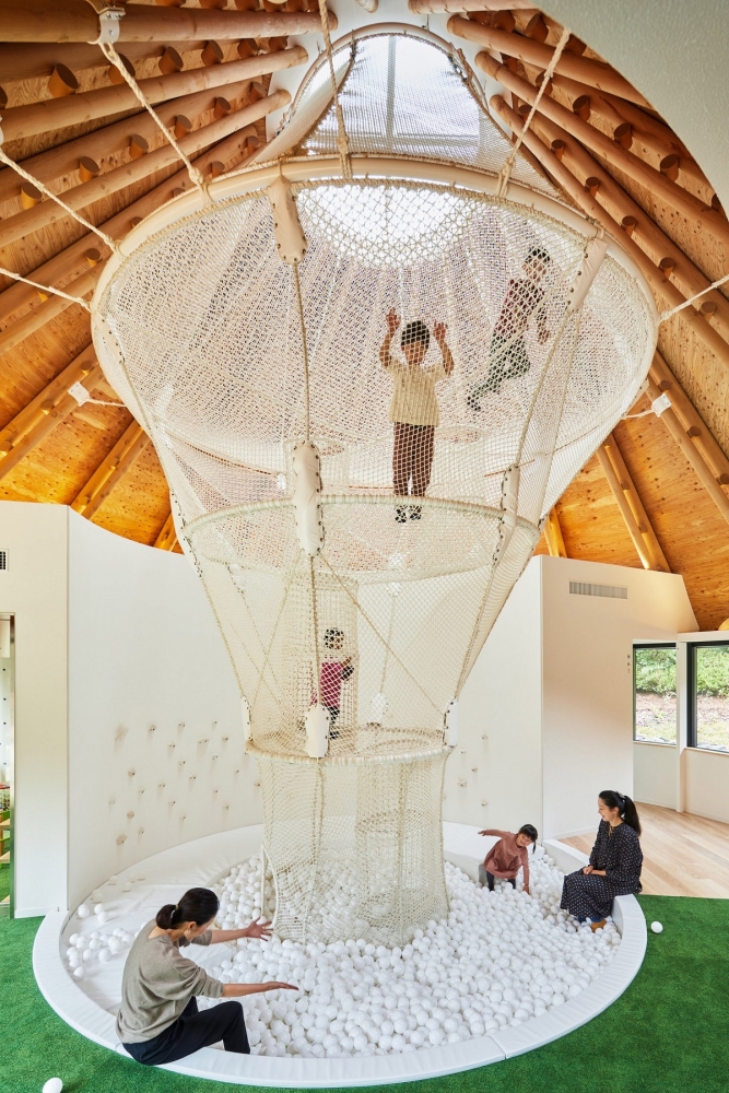 pokopoko-clubhouse-risonare-hotel-nasu-japan-klein-dytham-architecture_dezeen_2364_col_19-scaled-1-1000x1000.jpg