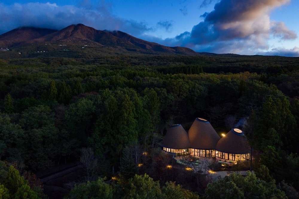 pokopoko-clubhouse-risonare-hotel-nasu-japan-klein-dytham-architecture_dezeen_2364_col_5-1-1000x1000.jpg