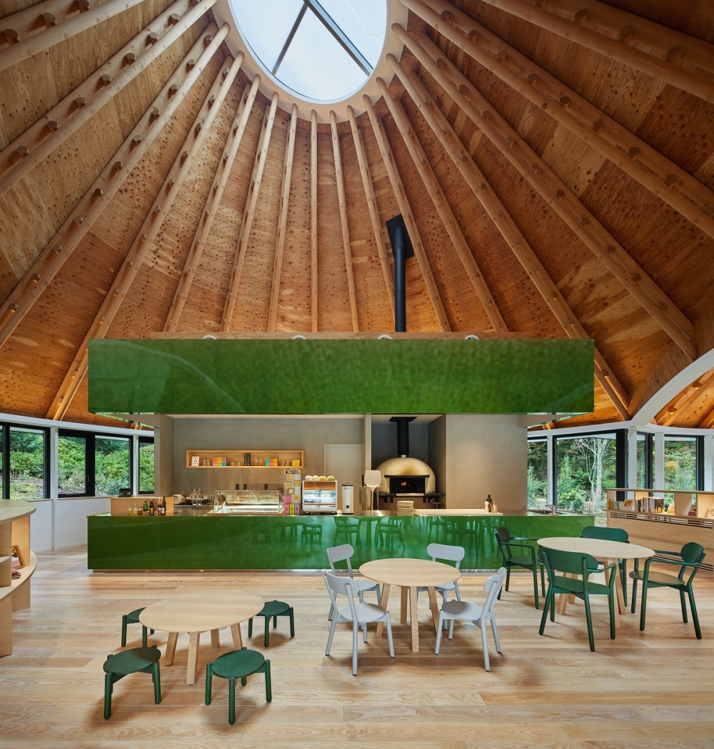 pokopoko-clubhouse-risonare-hotel-nasu-japan-klein-dytham-architecture_dezeen_2364_col_7-1000x2000.jpg