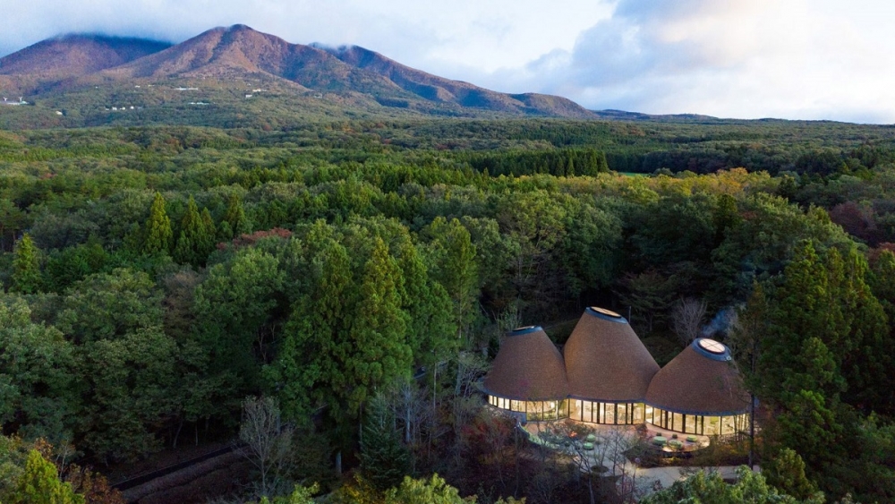 pokopoko-clubhouse-risonare-hotel-nasu-japan-klein-dytham-architecture_dezeen_2364hero_20-1536x864-1-1000x2000.jpg