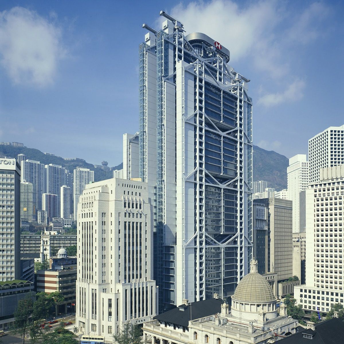 hsbc skyscraper hong kong norman foster dezeen 1704 sq 2