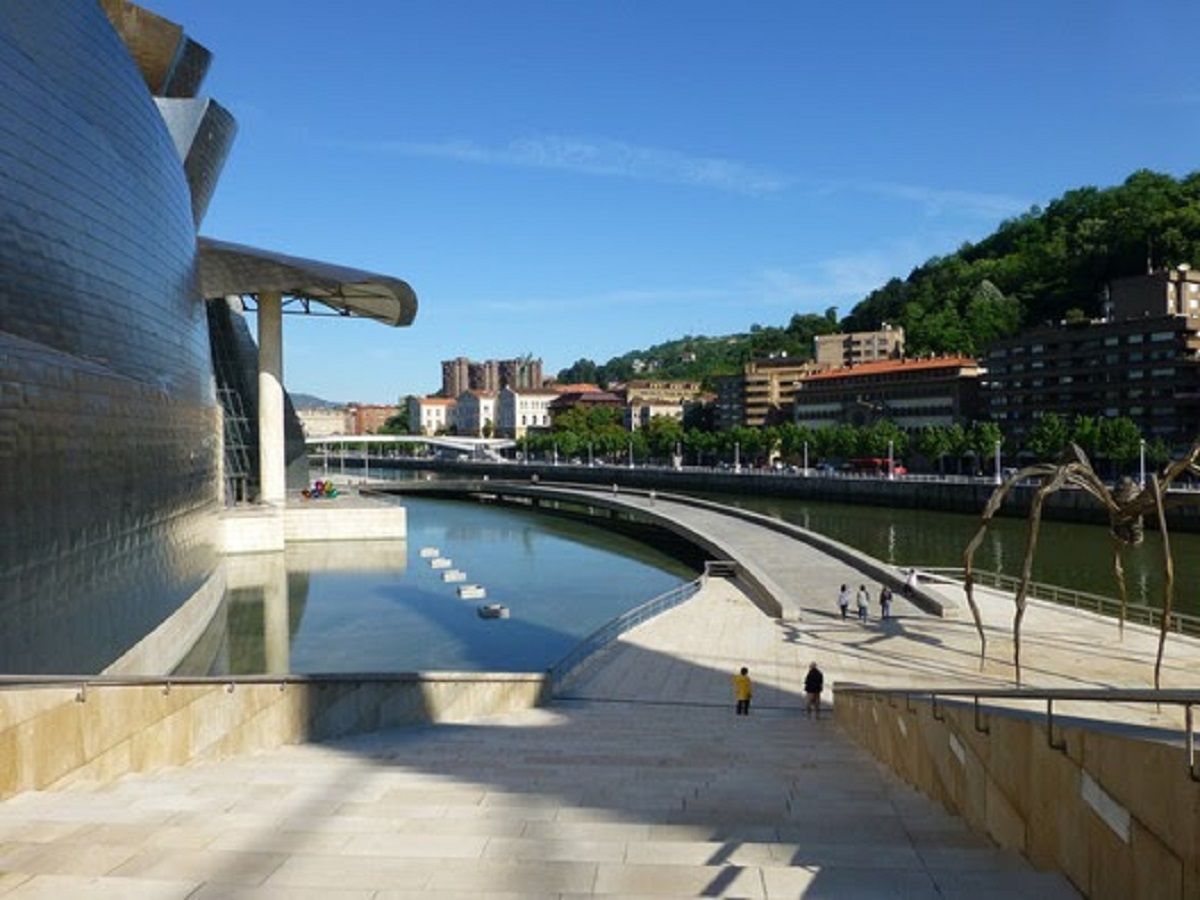 Kiến trúc kinh điển: Bảo tàng Guggenheim Bilbao | Gehry Partners