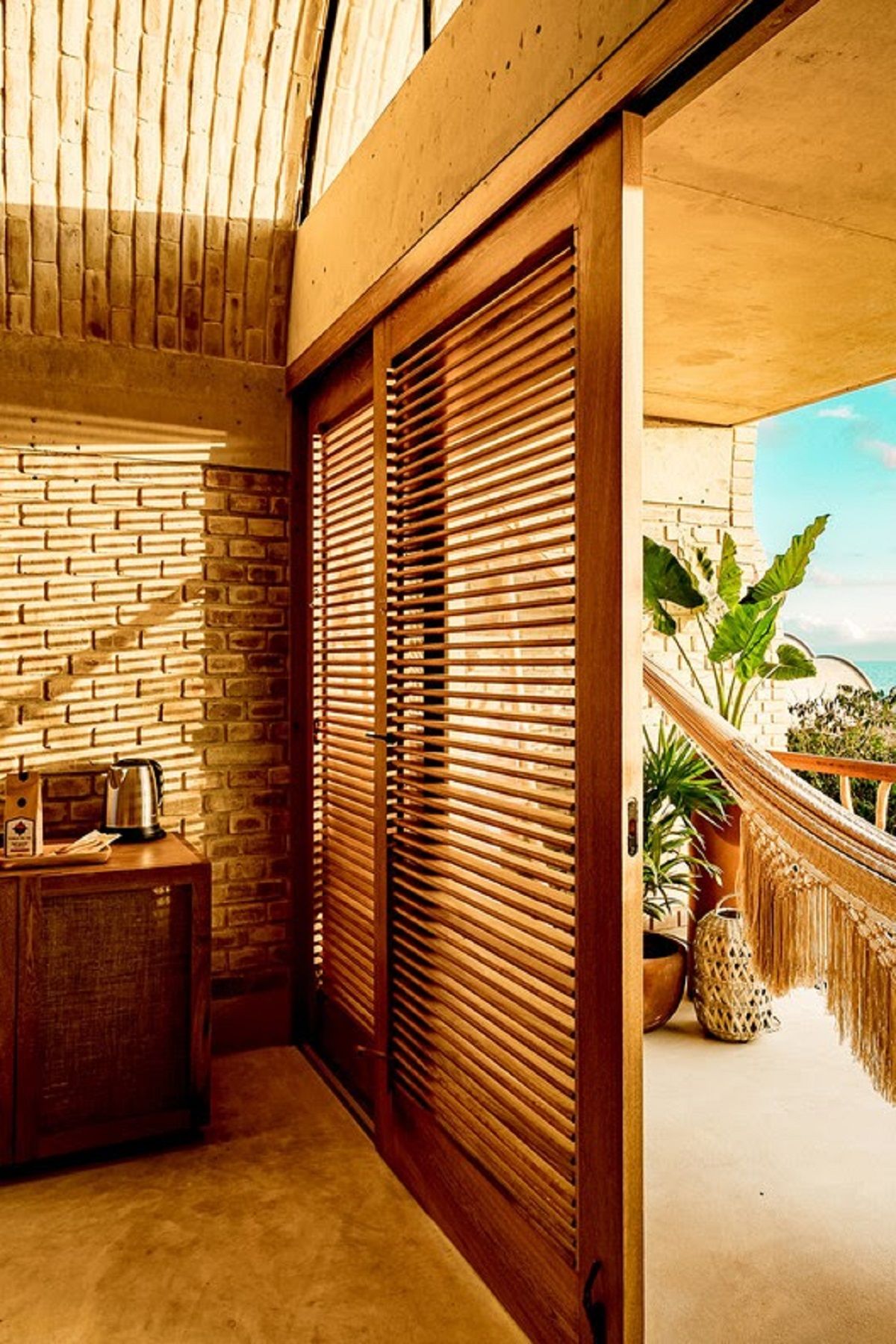 Khu nghỉ dưỡng nhìn ra bờ biển Thái Bình Dương | Taller de Arquitectura X / Alberto Kalach