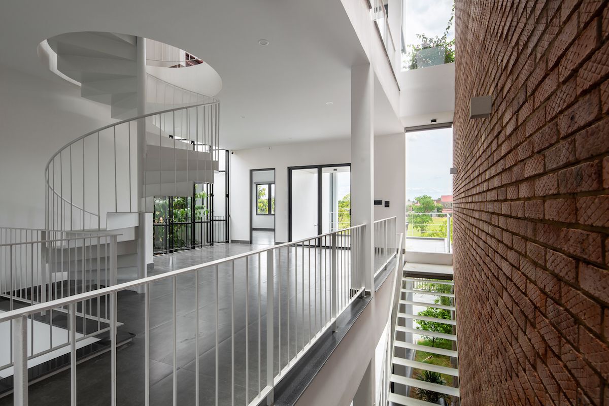 Coong House - "Hô biến" ngôi nhà cũ kỹ thành không gian sống đầy năng lượng | Dom architect Studio