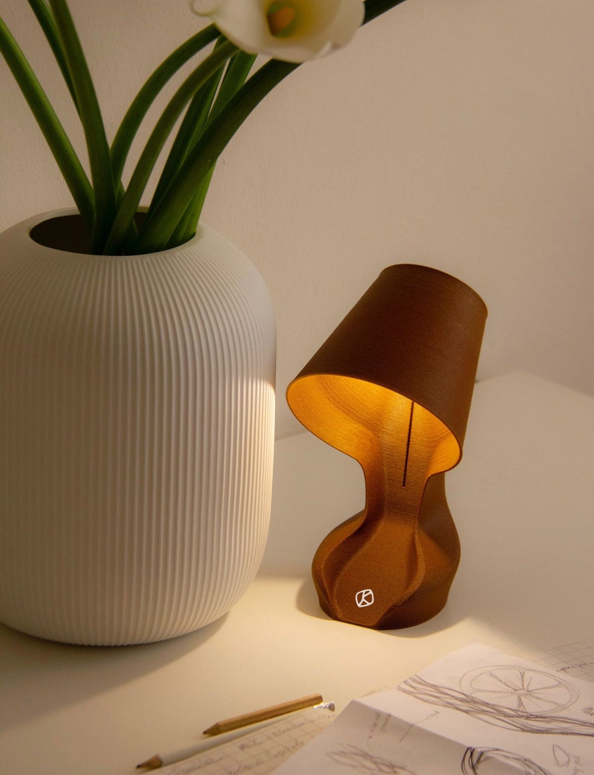 Đèn để bàn làm từ vỏ cam và có hương cam | Krill Design