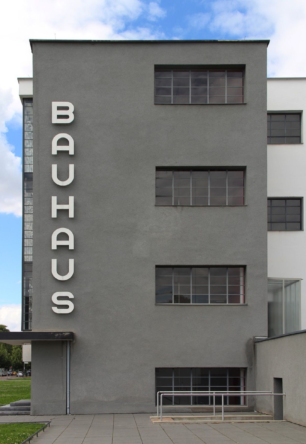 kienviet kien0truc kinh dien truong nghe thuat Bauhaus Walter Gropius 2