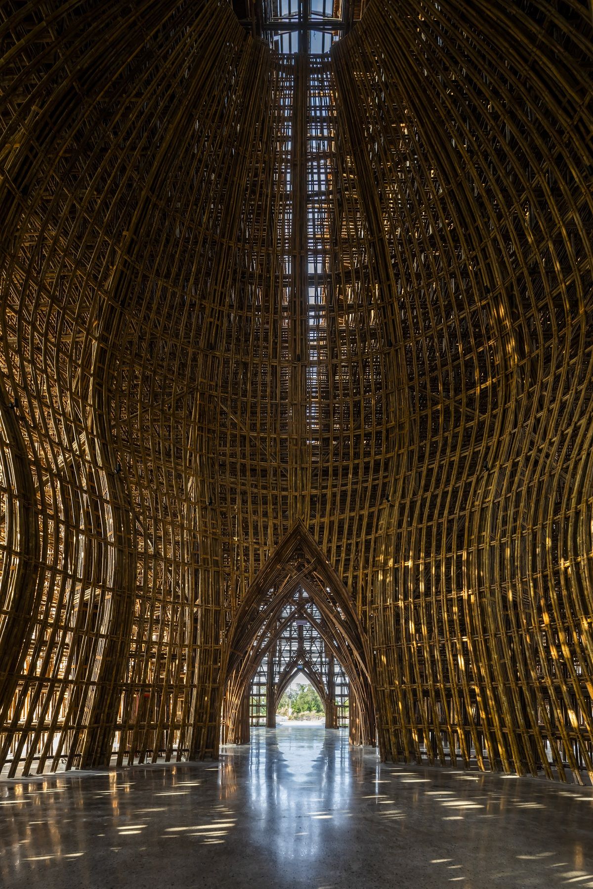 Kết cấu làm từ 42.000 cây tre của Nhà đón Grand World Phú Quốc