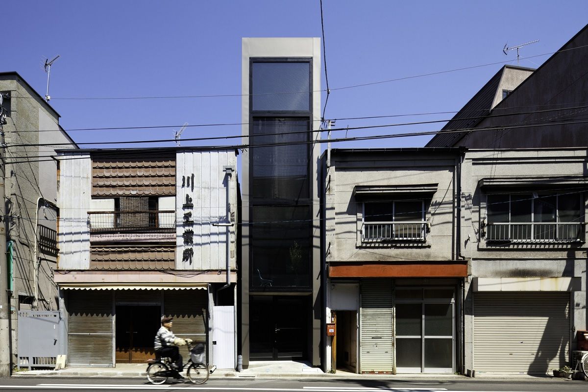 Ngôi nhà nhỏ gọn với chiều rộng chỉ 1.8m thiết kế bởi YUUA Architects and Associates