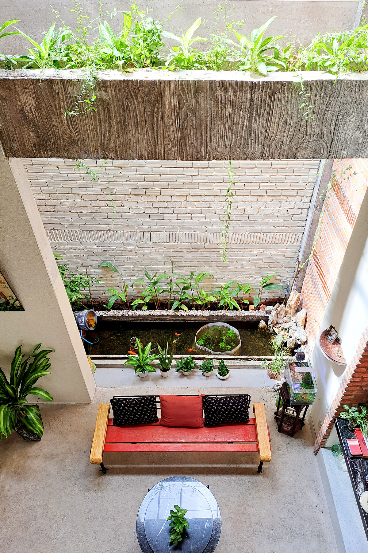 kienviet-Little-Red-House-ngoi-nha-pho-chi-2m-mat-tien-BY-architects-1-9-1.jpg